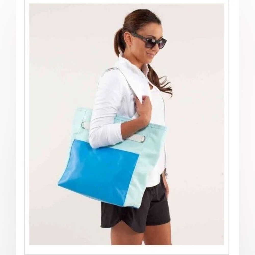 NWT Lululemon Urban Oasis Tote Aquamarine / Beach Blanket Blue | AQAM/BEAB